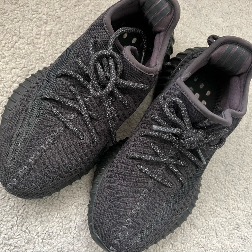Yeezy boost 350 black reflective